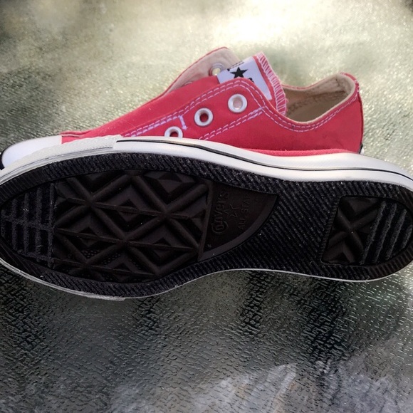 Red Converse Chuck Taylor All Stars. - Picture 5 of 7
